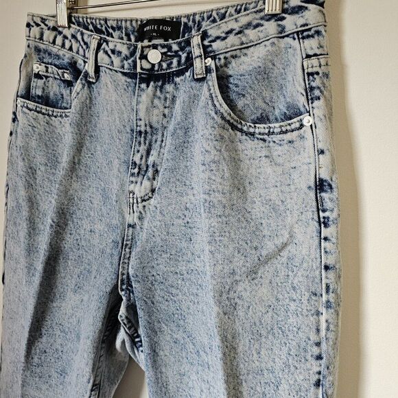 EUC LIKE NEW WHITEFOX LIGHT WASH HIGH RISE MOM JEANS SIZE XL - Picture 7 of 16